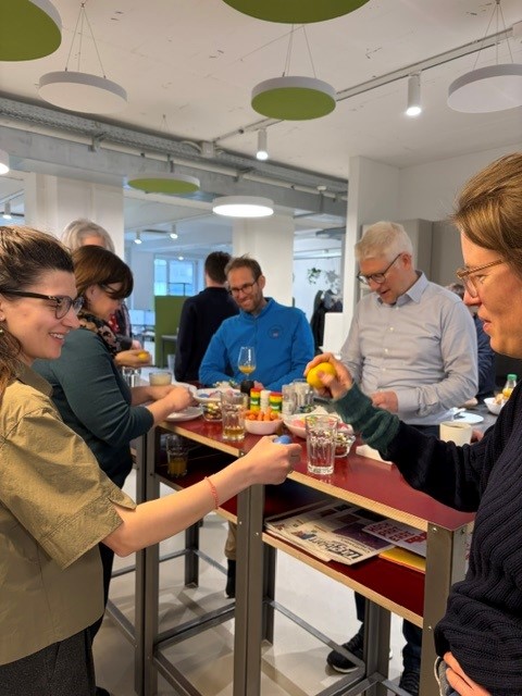 Eiertütschen im Büro